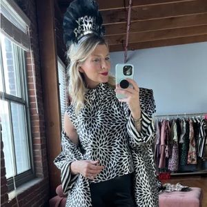 BURU Sleeveless Cropped Mod Top Silver Brocade